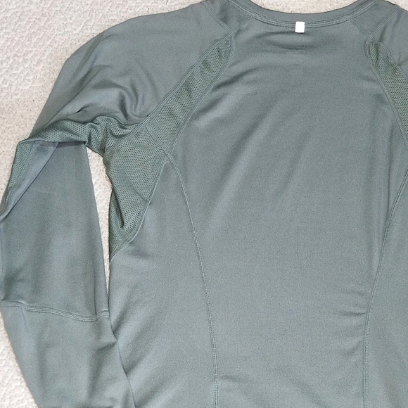 NikeFit Dry Stretchy Fitted Sage Green Vented  Base Layer Top- Nike+ Size Small - Picture 9 of 11